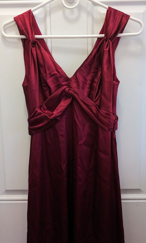 Womens Size 2 Long Red Formal Satin Dress From David's Bridal. Wedding, Prom, Polyester 97%, Spandex 3%, Looks Like 57" Long. East or West