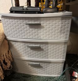 Plastic three drawer chest good condition
