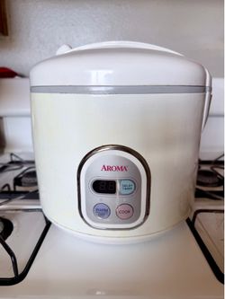 Aroma 8-cup digital rice cooker and multicooker with a stainless steel accent panel