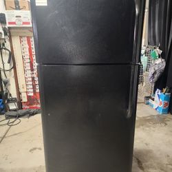  REFRIGERATOR Frigidaire
