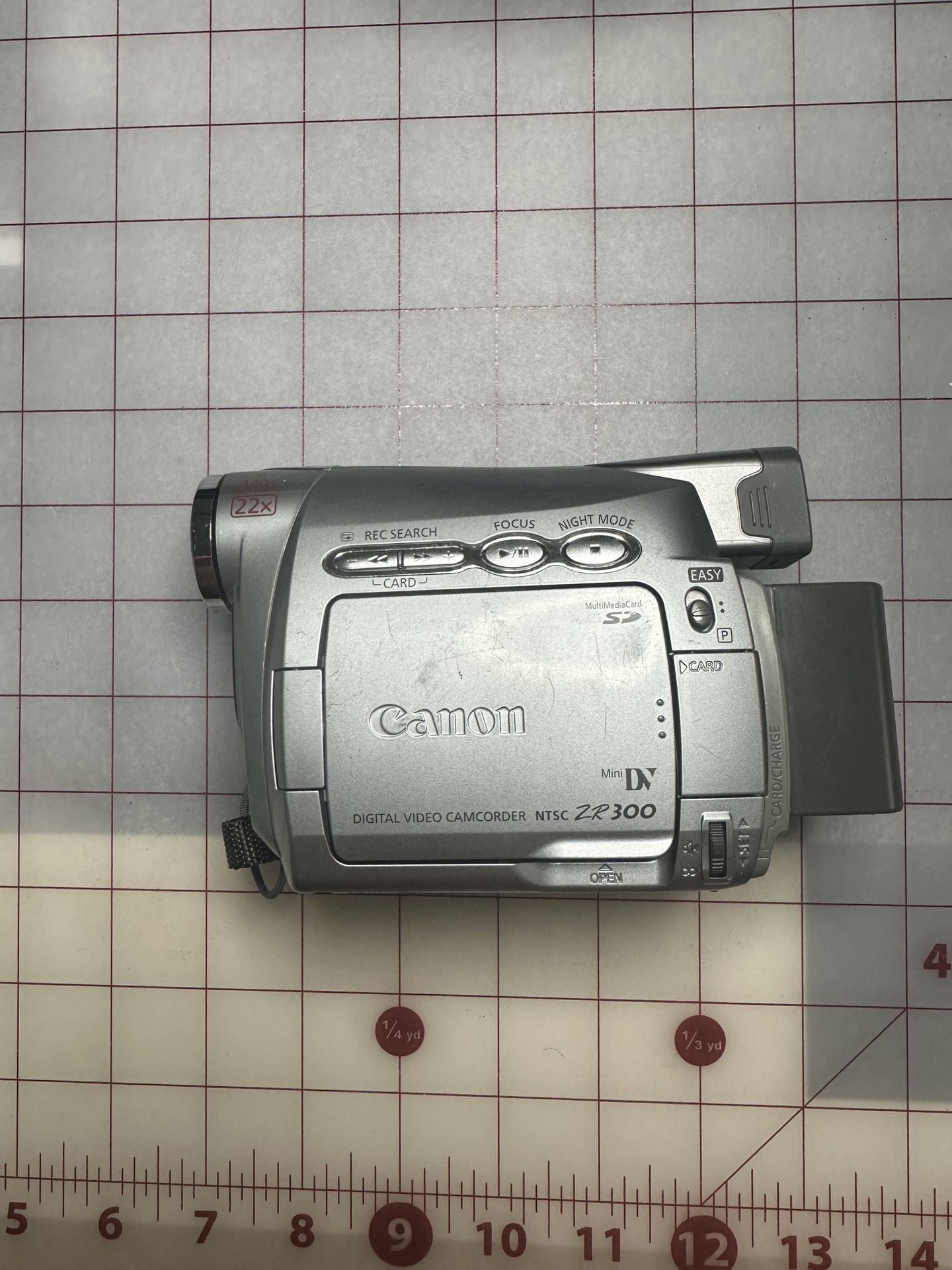 Canon Zr300 Mini-DV Camcorder