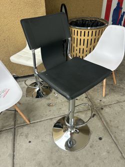 adjustable black chair