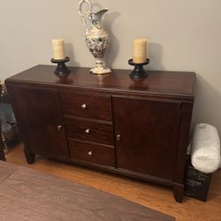 China Buffet And Breakfront 