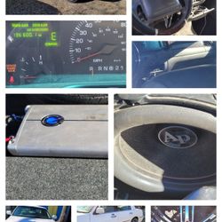 Good running 01 Lincoln town car road ready  136,000 mile with 26" rims 