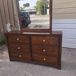 DRESSER WITH MIRROR 