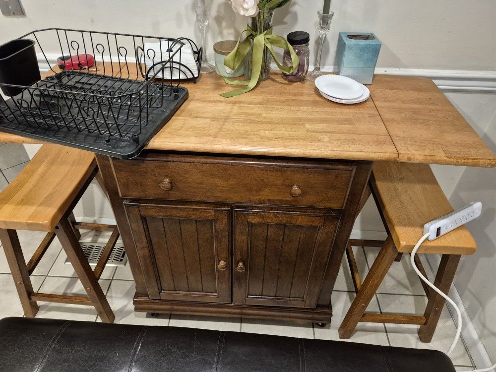 Beautiful Island Dining Set