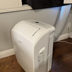 Hicense Portable Air Conditioner (Excellent Condition)