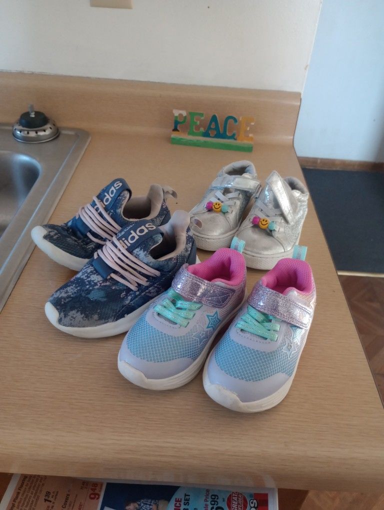 Buy One Get 2 Size 7/8 Kids Tennis Shoes Light Up