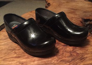 DANSKO XP Patent Leather Black Clogs Size 6 1/2 - 7