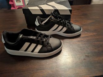 Adidas Grand Court 3.0 6 youth 7 women black and white new