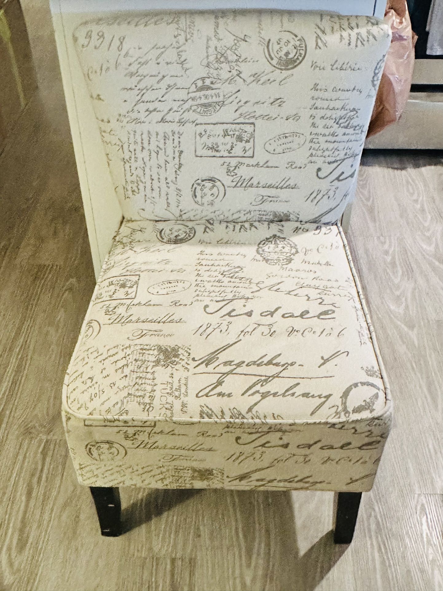Accent chair