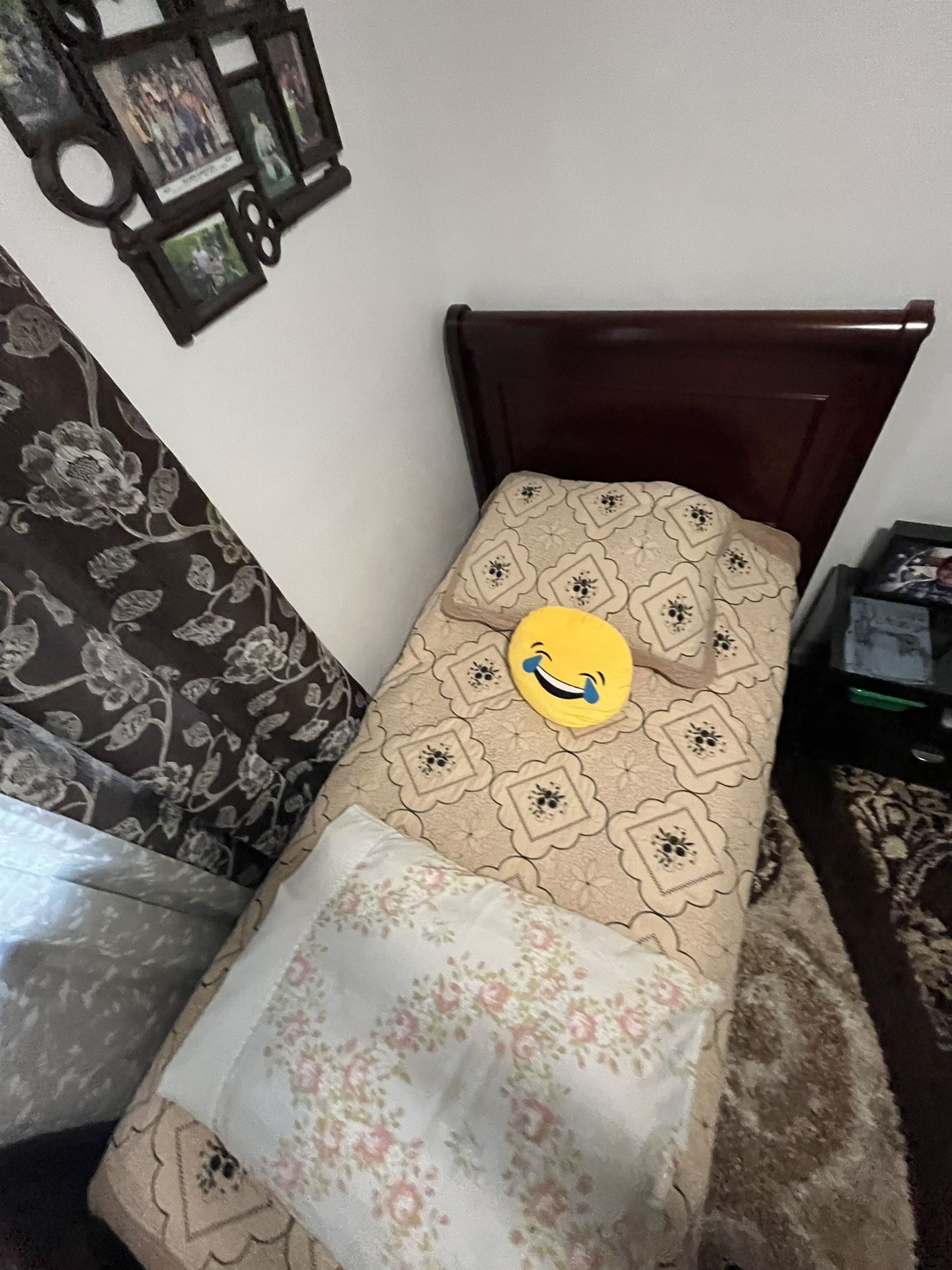 2 Different Twin Size Bed 