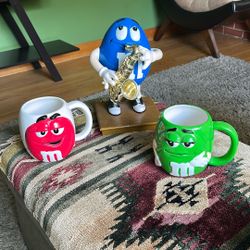 Cool Collectables M&M Mugs And Candy Dispenser 