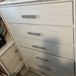 Kane’s five piece bedroom set