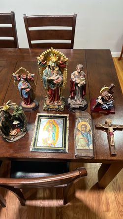 8  pieces  Jesus statue in good condition $60