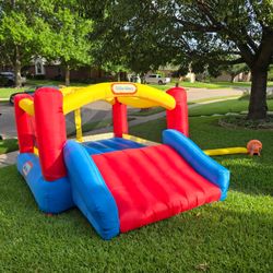 Little Tikes Jump 'n Slide 9'x12' Inflatable Bouncer, Inflatable Bounce House with Slide and Blower