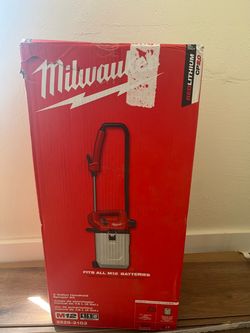 Milwaukee M12 2-Gallon Handheld Sprayer Kit
