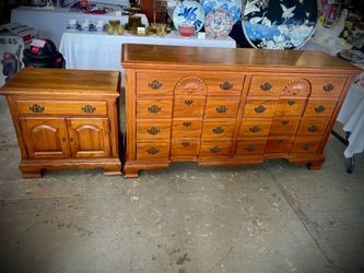 Dresser Drawers Solid Wood/ Broyhill Furniture / 1 Nightstand