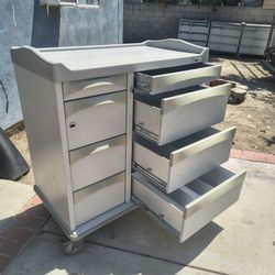 Capsa Tools Box..H..44..W..42..D..22