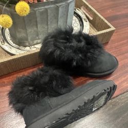 New uggs boots size 5!! Price firm