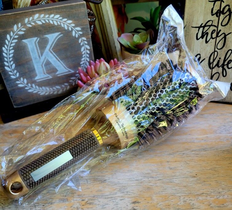 Nano Tech Pro Gold and Black Hair Brush