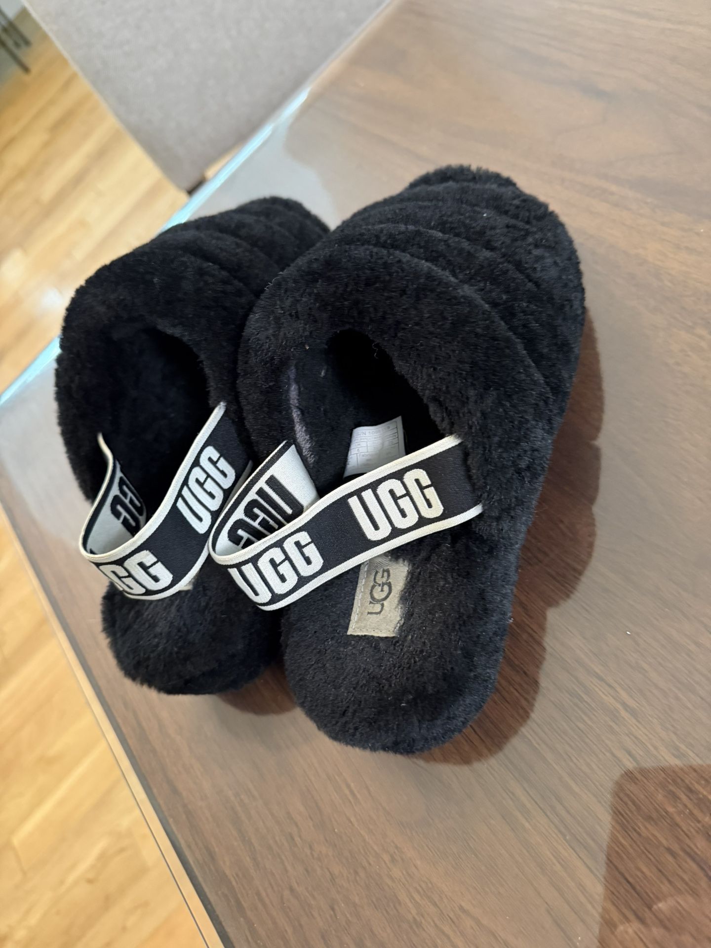 Like New Ugg Women Slipers Size 8