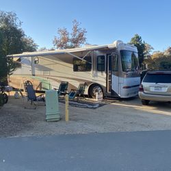 38’ Alpine Coach Diesel Pusher Motorhome- Excellent Condition 