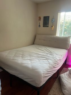 Queen sized bed (everything included)
