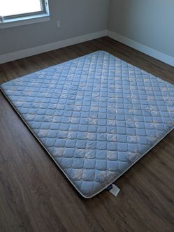 Clean FREE King Size Mattress Topper