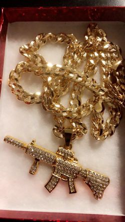 Gold plated chain 30” Cuban link and pendant