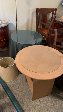 Round pressboard table with custom glass top