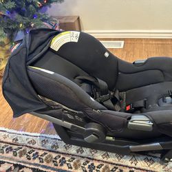Nuna Pipa Car Seat With Base