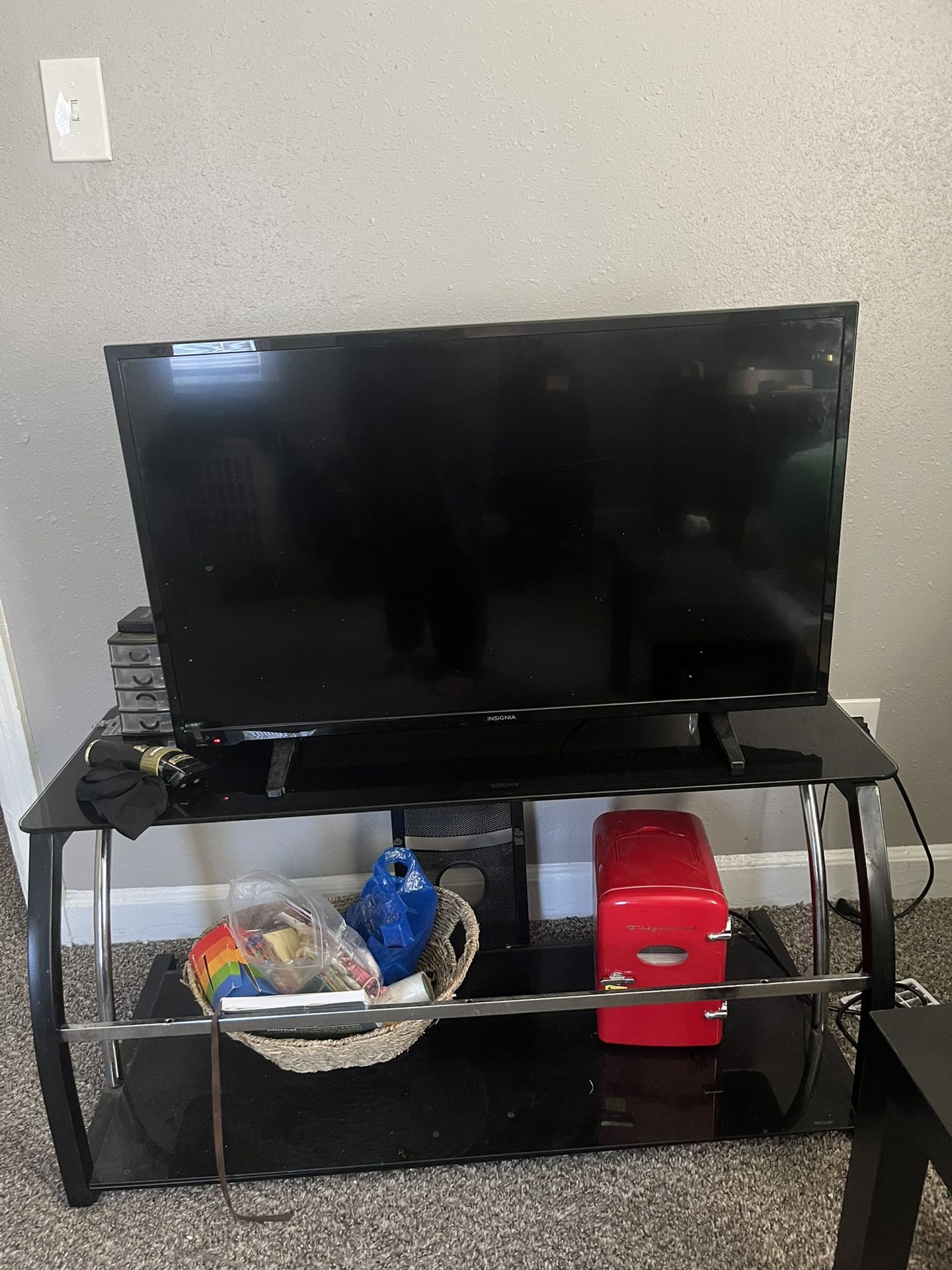 2 Tvs and Stand