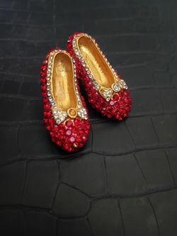 Vintage wizard of oz brooch