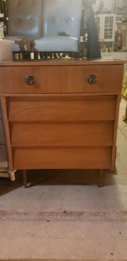 Harmony House Mid Century Modern Dresser.