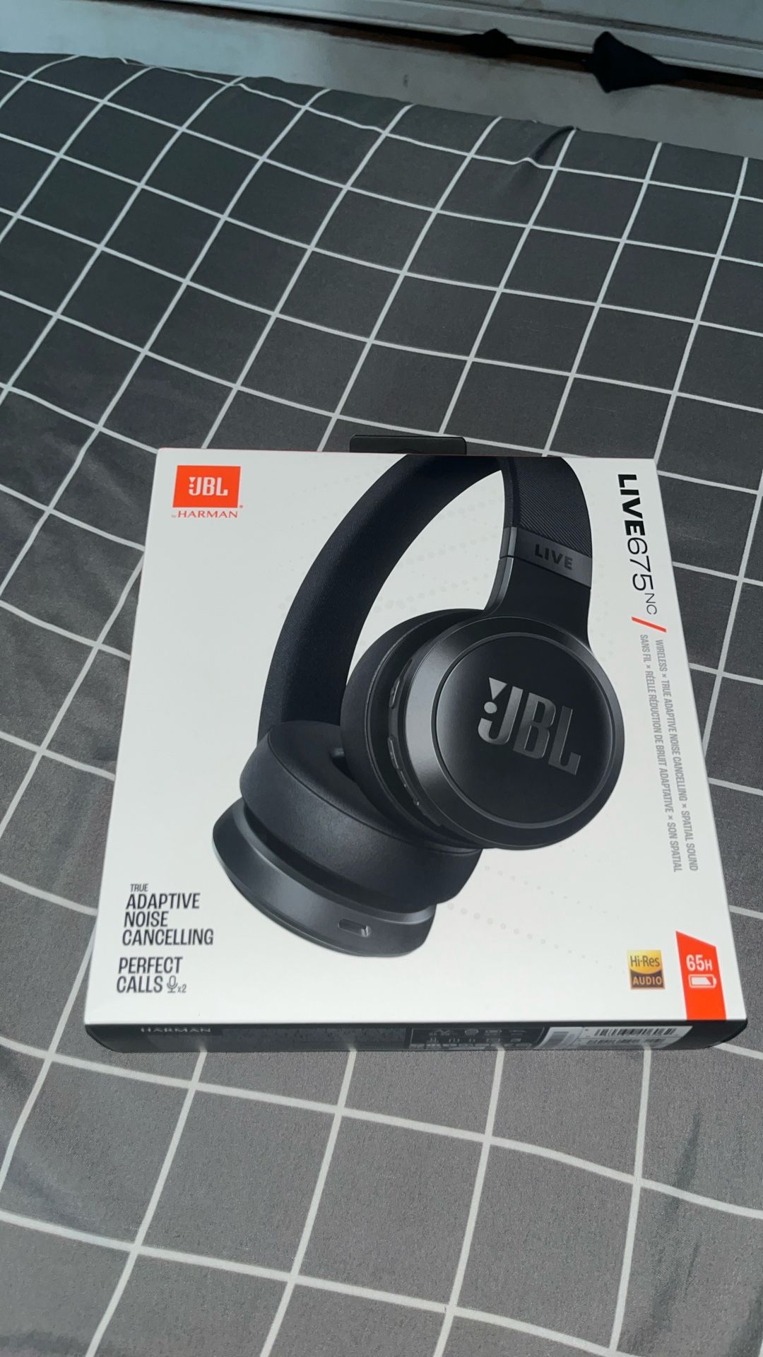 JBL Live 675NC Wireless On-Ear Headphones