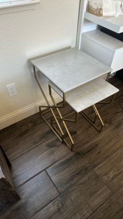 Set of 2 Nesting tables white and gold