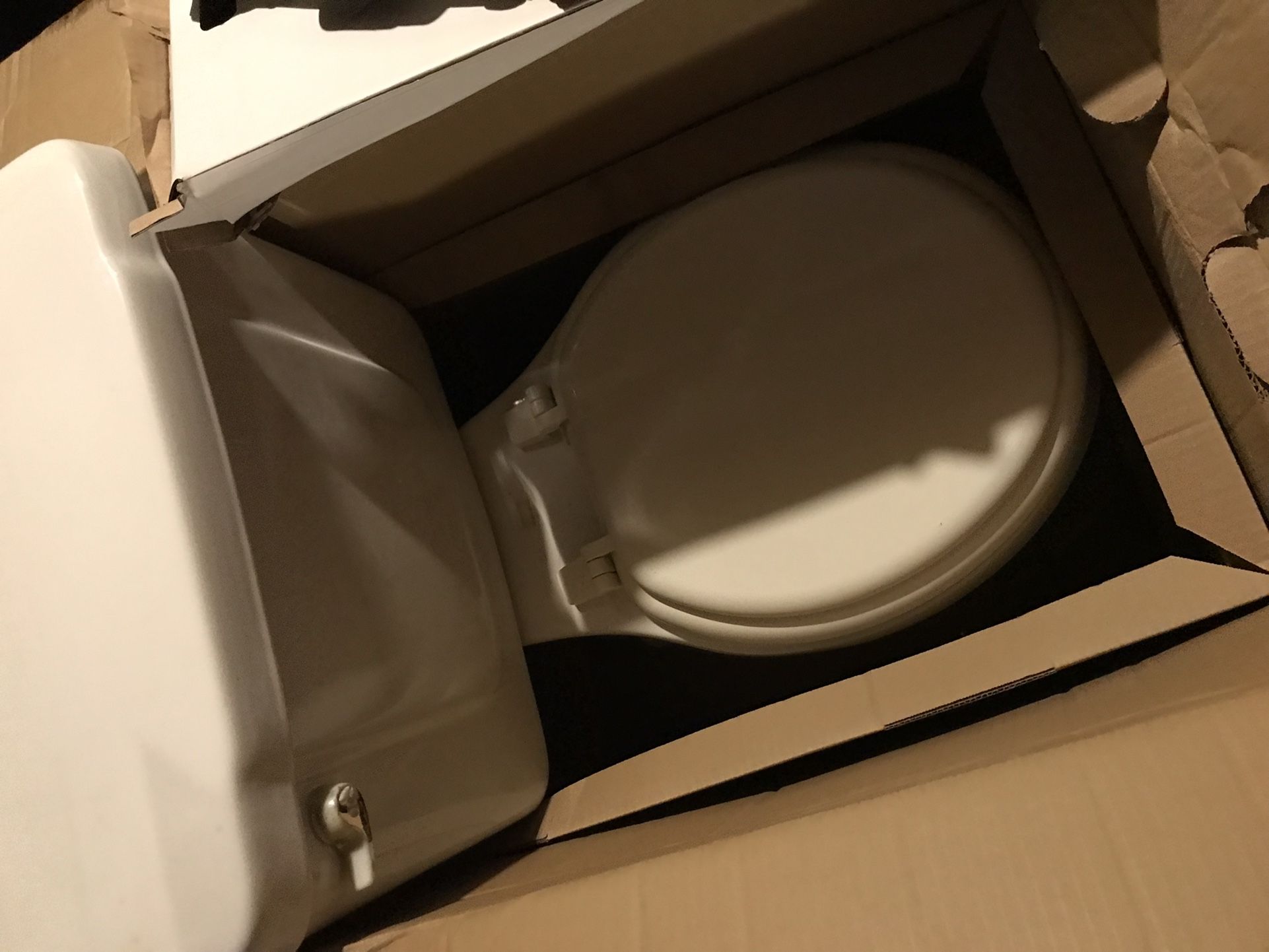 Toilet *Nice Completely working toilet * Gone By Today