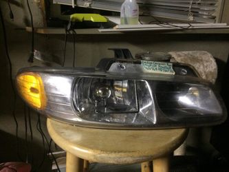 Dodge Caravan passenger side headlight 46536b HD 661 hs