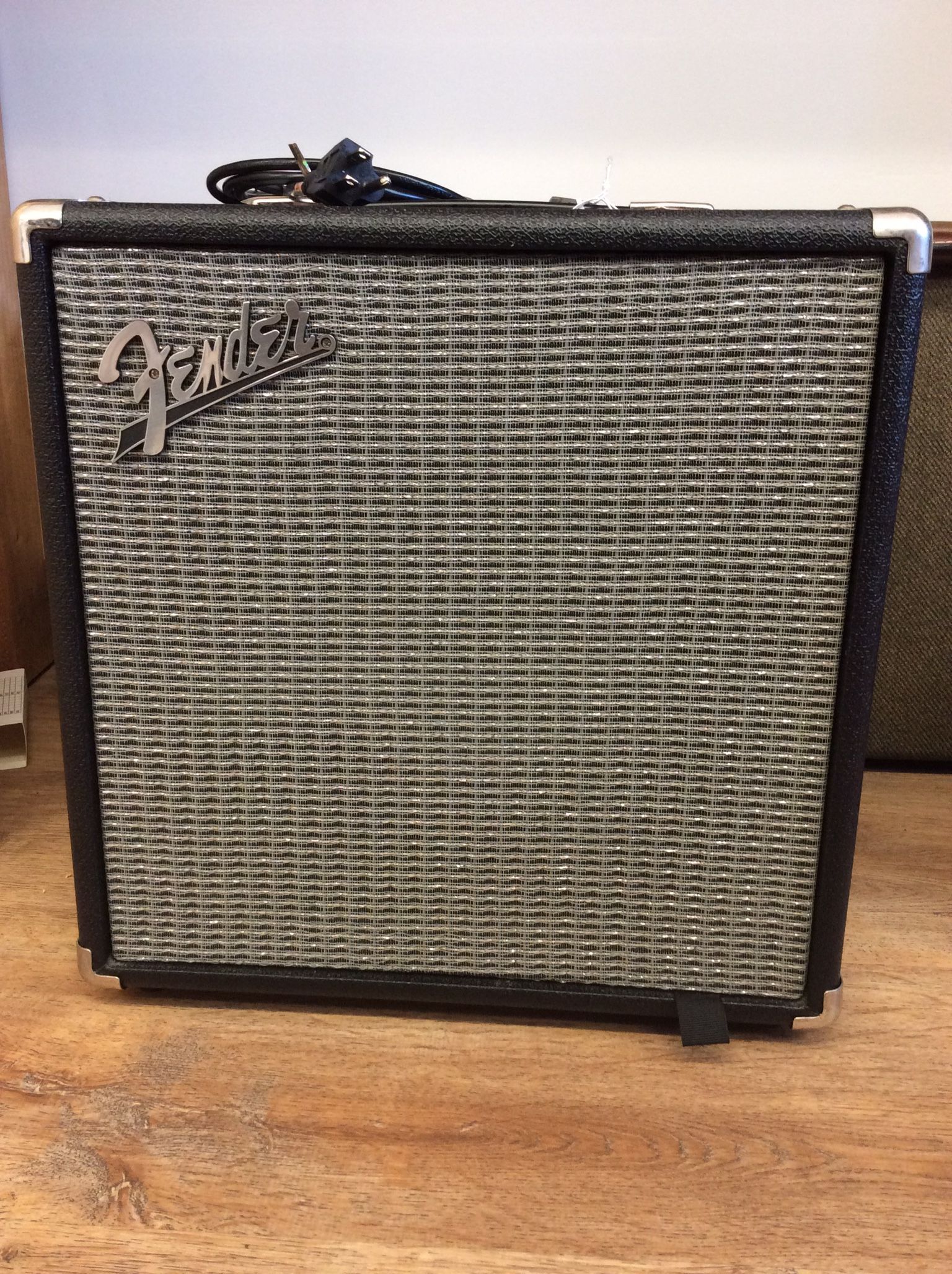 Amplifier. FENDER RUMBLE 25 BASS