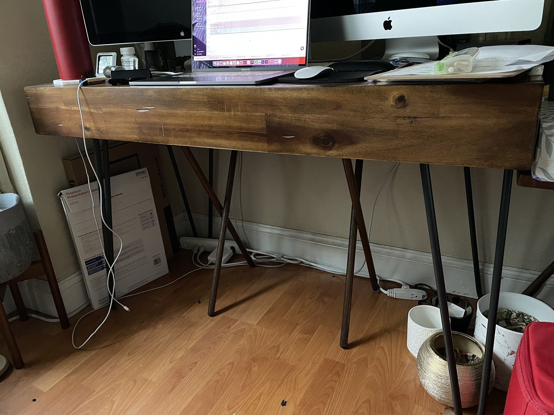 World market 2024 hairpin desk