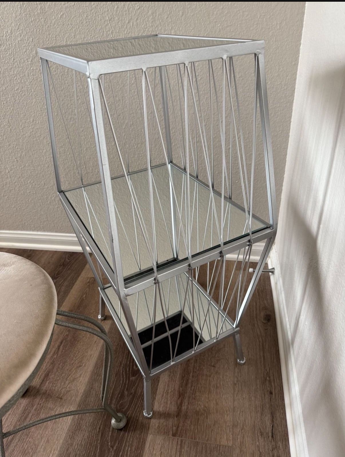 BEAUTIFUL SIDE TABLE