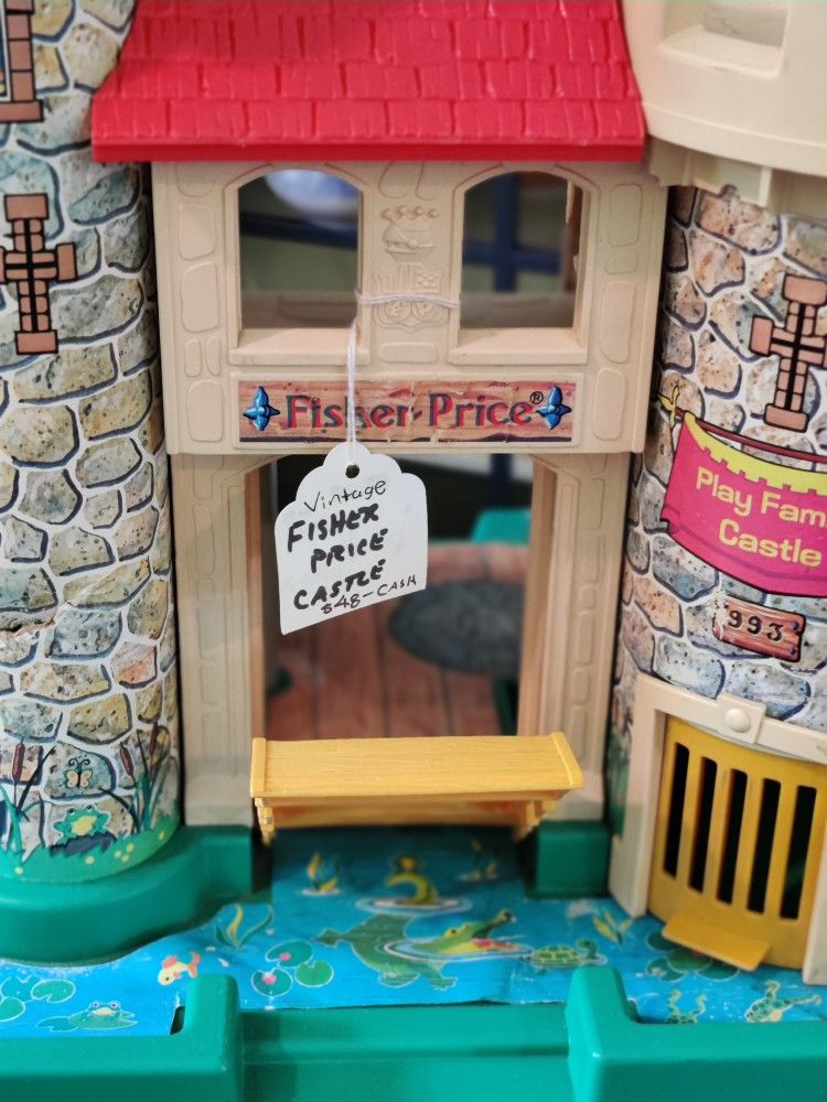 RETRO FISHER PRICE PLAY FAMILY CASTLE