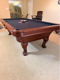 8’ POOL TABLE COMES WITH ALL THE ACCESSORIES
