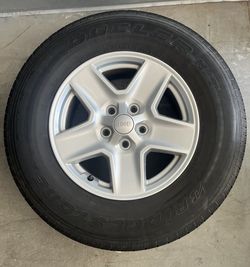 17” Jeep wheels (4) in Silver WITH tires!!!
