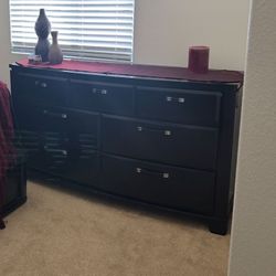 Bedroom Set (4) Piece 