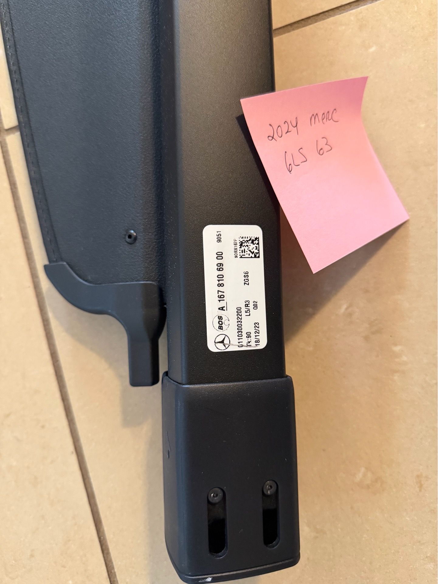 Mercedes Benz GLS 63 2024 rear shade cover for trunk
