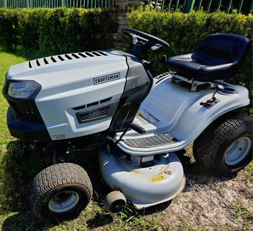 Craftsman T1100 Riding Lawnmower