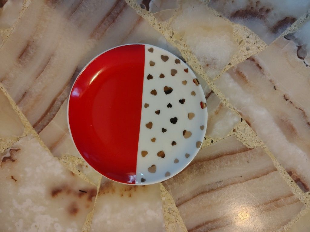 Ring Plate With Gold Hearts