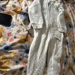 Baby onesie (12 months)